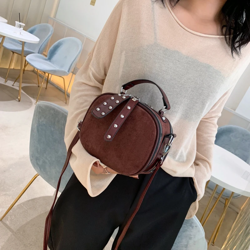 New Fashion rivet Women handbag Simple Circular Messenger Bag Female Mini Round Handbag PU Leather Ladies Crossbody Bag
New Fashion rivet Women handbag Simple Circular Messenger Bag Female Mini Round Handbag PU Leather Ladies Crossbody Bag