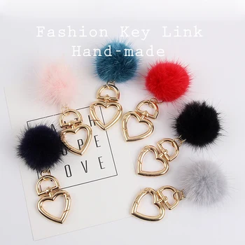 2020 Luxury Real Fox Fur Ball PomPom 9 Colors Genuine Mink Fur Keychain Heart Shape Metal Key Ring Pendant Bag Charm Women D454
2020 Luxury Real Fox Fur Ball PomPom 9 Colors Genuine Mink Fur Keychain Heart Shape Metal Key Ring Pendant Bag Charm Women D454