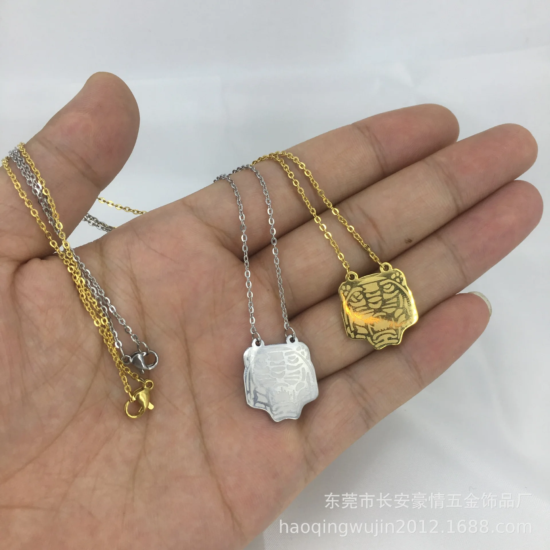 Origional Autonomous Design Simple Tiger Head Stainless Steel Necklaces Men And Women Sweater Collocation Necklace
Origional Autonomous Design Simple Tiger Head Stainless Steel Necklaces Men And Women Sweater Collocation Necklace