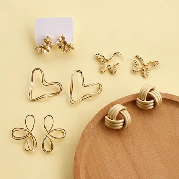 AOMU 2020 New Korea Punk Simple Geometric Butterfly Heart knot Matte Metal Gold Stud Earrings Gifts for Women Girl Party Jewelry
AOMU 2020 New Korea Punk Simple Geometric Butterfly Heart knot Matte Metal Gold Stud Earrings Gifts for Women Girl Party Jewelry