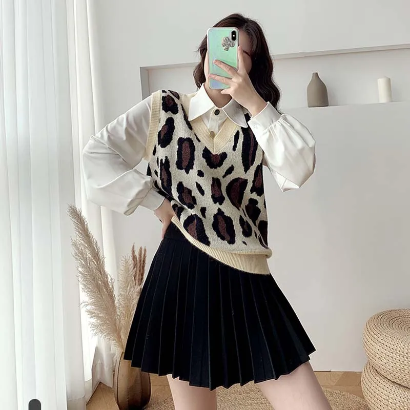 Autumn Winter Sweater Women Vest Leopard Knitted Korean College Style Loose Sleeveless top Fall 2020 Casual Clothes
Autumn Winter Sweater Women Vest Leopard Knitted Korean College Style Loose Sleeveless top Fall 2020 Casual Clothes