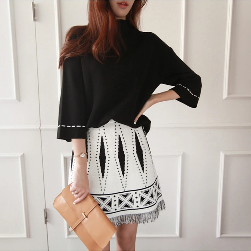 2019 New Autumn Winter Women's Black Turtleneck Sweater + Elastic Waist Tassel Two Piece Female Runway Skirt Set Pull Femme
2019 New Autumn Winter Women's Black Turtleneck Sweater + Elastic Waist Tassel Two Piece Female Runway Skirt Set Pull Femme