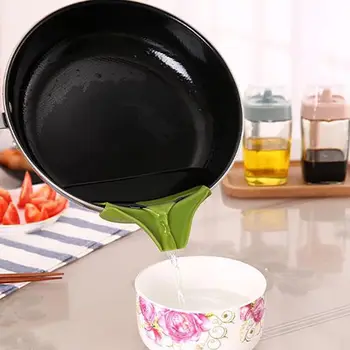 Silicone Kitchen Anti-Slip Kitchenware Mouth Edges Deflector Highly Elastic Silicone Funnel
Silicone Kitchen Anti-Slip Kitchenware Mouth Edges Deflector Highly Elastic Silicone Funnel