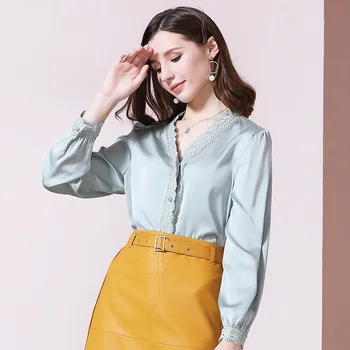 Shirt female temperament of the new spring 2020 v-neck lace decoration design feeling small shirt jacket
Shirt female temperament of the new spring 2020 v-neck lace decoration design feeling small shirt jacket