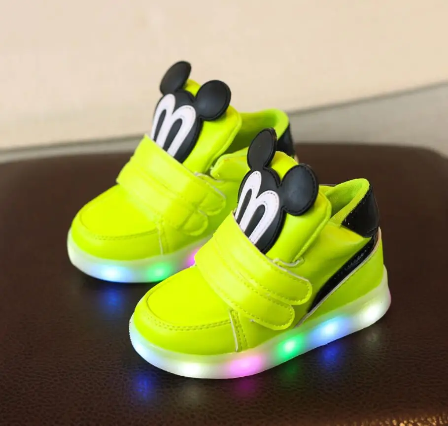 Cartoon Lovely LED kids boots Fashion lighting children sneakers Hot sales classic infant tennis glowing girls boys shoes
Cartoon Lovely LED kids boots Fashion lighting children sneakers Hot sales classic infant tennis glowing girls boys shoes