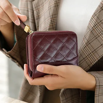 Women's Leather Purse Short Oil Wax Leather Rhombus Wallet Zipper Multi-Function Multi-Card Leather Wallet Integrated
Women's Leather Purse Short Oil Wax Leather Rhombus Wallet Zipper Multi-Function Multi-Card Leather Wallet Integrated