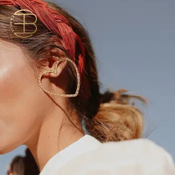 2019 Lady's Big Hollow Metallic Heart Stud Earring Romantic Gold Silver Color Love Heart Earrings for Women Summer Earring
2019 Lady's Big Hollow Metallic Heart Stud Earring Romantic Gold Silver Color Love Heart Earrings for Women Summer Earring