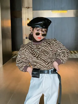 Children's 2020 winter Zebra Print Long Sleeve pullover with velvet stripe girls' short thick round neck sweater
Children's 2020 winter Zebra Print Long Sleeve pullover with velvet stripe girls' short thick round neck sweater