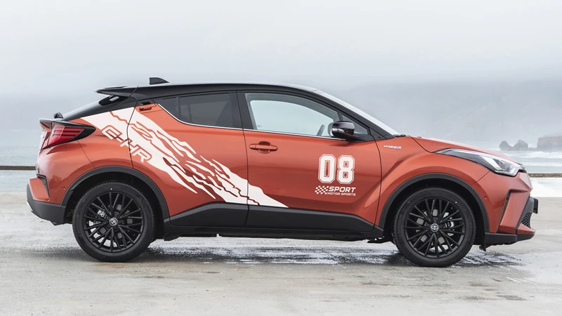 toyota-c-hr-hybrid-wallpaper-hd-96311_副本