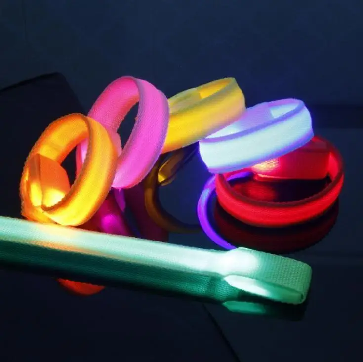 500pcs/lot Nylon Glowing Bracelet Led Lights Flash Bracelets Wrist Ring Warnings Running Glowing Armband Free Shipping Wholesale
500pcs/lot Nylon Glowing Bracelet Led Lights Flash Bracelets Wrist Ring Warnings Running Glowing Armband Free Shipping Wholesale