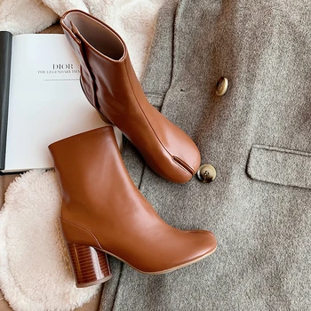 Genuine leather Women ankle Boots strange toe Side Zipper Elegant rouned Heels Pumps Wedding Office Lady Shoes Woman
Genuine leather Women ankle Boots strange toe Side Zipper Elegant rouned Heels Pumps Wedding Office Lady Shoes Woman