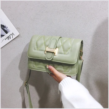 Autumn 2020 new fashion Korean versatile messenger bag with wide shoulder strap and one shoulder fashion small square bag 
Autumn 2020 new fashion Korean versatile messenger bag with wide shoulder strap and one shoulder fashion small square bag