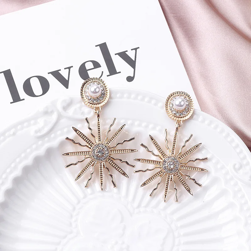 Hello Miss retro pearl crystal sun flower pendant earrings bohemian punk stud earrings fashion women's earrings jewelry
Hello Miss retro pearl crystal sun flower pendant earrings bohemian punk stud earrings fashion women's earrings jewelry