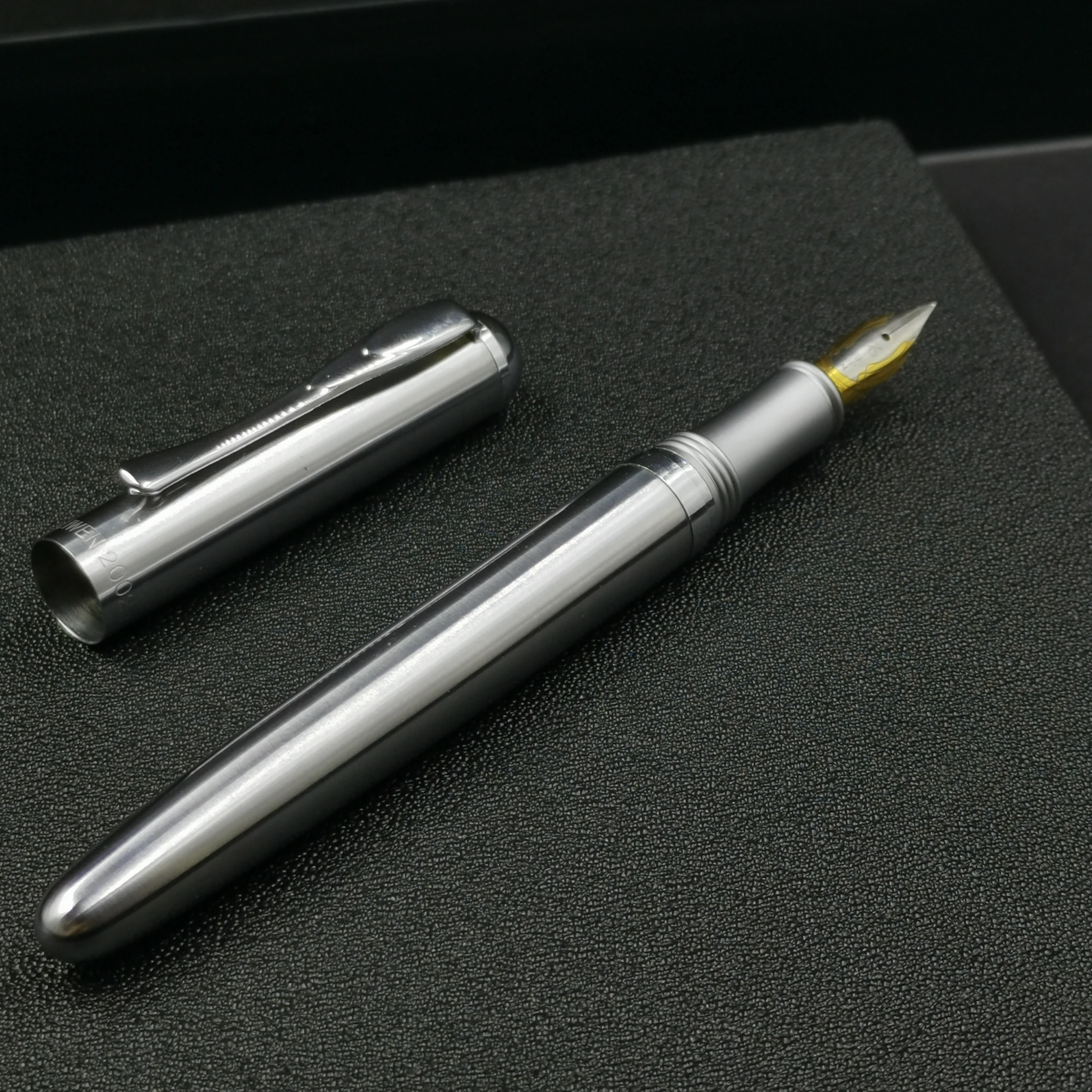 Old Stock Fuliwen Steel With Silver Clip Fountain Pen Aerometric Pen M Nib 
Old Stock Fuliwen Steel With Silver Clip Fountain Pen Aerometric Pen M Nib