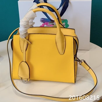 2020 luxury high version cowhide lychee bag lady crossbody bag shoulder bag handbag 
2020 luxury high version cowhide lychee bag lady crossbody bag shoulder bag handbag