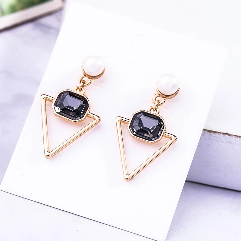 Charm Fashion Jewelry Geometric Imitation Pearl Triangle Drop Earrings For Women Custom Acrylic Earrings Wholesale Accessories 
Charm Fashion Jewelry Geometric Imitation Pearl Triangle Drop Earrings For Women Custom Acrylic Earrings Wholesale Accessories