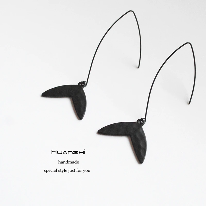 HUANZHI 2019 New Surface Bump Irregular Scrub Black Fish Tail Pendant Long Drop Earring for Women Girls Party Dark Jewelry Gifts
HUANZHI 2019 New Surface Bump Irregular Scrub Black Fish Tail Pendant Long Drop Earring for Women Girls Party Dark Jewelry Gifts