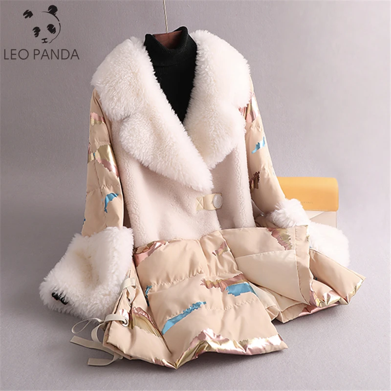 2019 Winter New Plus Size Sheep Shearing Jacket Women Warm 100% Wool Coat Fashion Slim Patchwork High Quality Down Jacket Female
2019 Winter New Plus Size Sheep Shearing Jacket Women Warm 100% Wool Coat Fashion Slim Patchwork High Quality Down Jacket Female