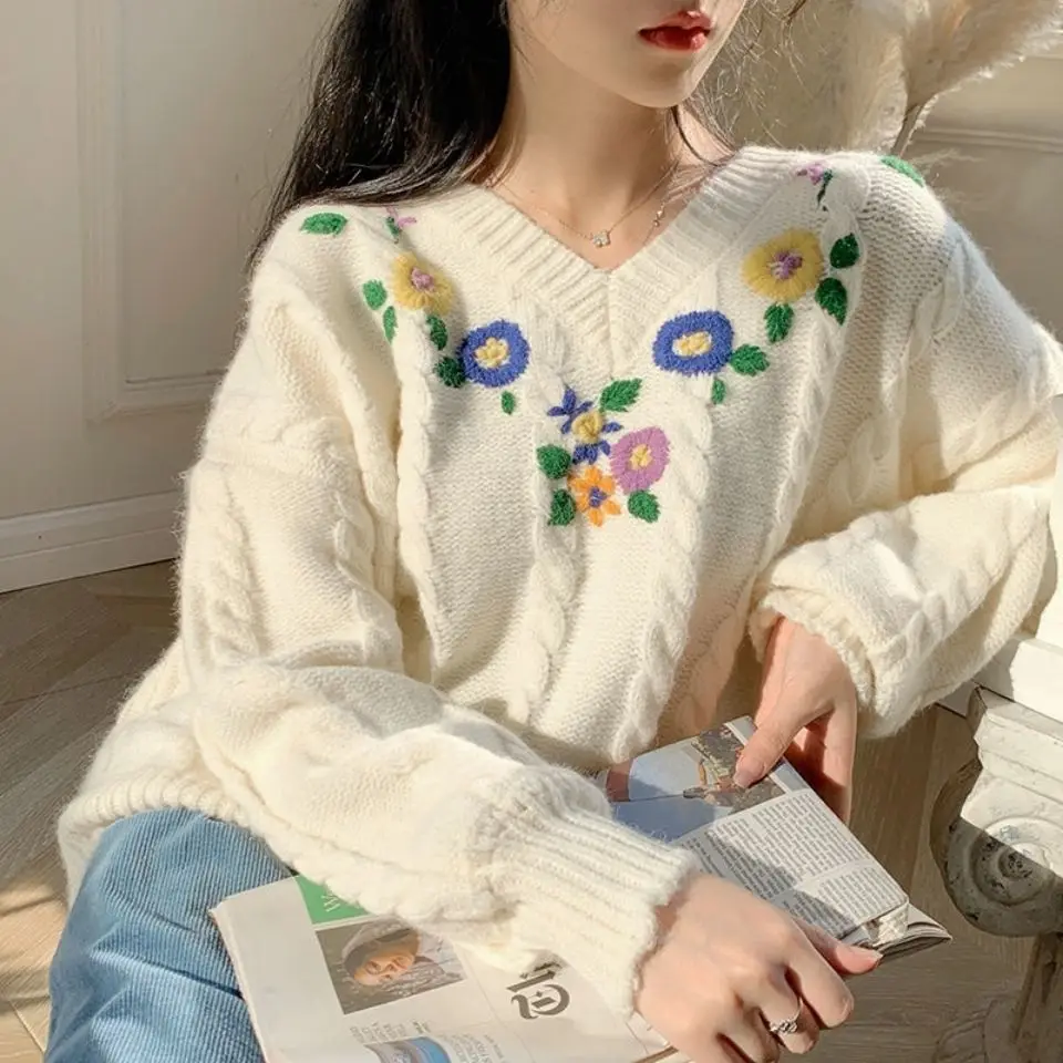 2020 Autumn and winter new style embroidered pullover Japanese loose loose style v Neck long-sleeved knit knit undershirt
2020 Autumn and winter new style embroidered pullover Japanese loose loose style v Neck long-sleeved knit knit undershirt