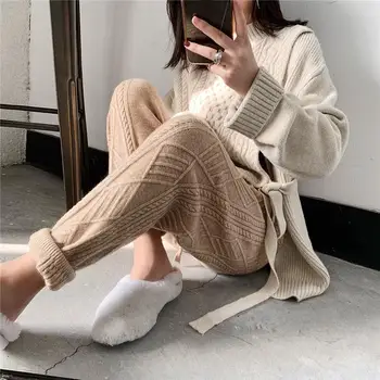Women Winter Drawstring Elastic Waist Knitted Trousers Vintage Solid Harem Pants Loose Twisted High Waist Pants
Women Winter Drawstring Elastic Waist Knitted Trousers Vintage Solid Harem Pants Loose Twisted High Waist Pants