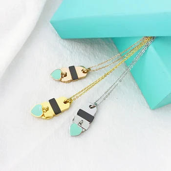 Fashion Luxury Famous Brand Love Necklace Women paragraph clavicle Chain Gold Peach Heart Pendant Necklace Earings Fine Jewelry
Fashion Luxury Famous Brand Love Necklace Women paragraph clavicle Chain Gold Peach Heart Pendant Necklace Earings Fine Jewelry