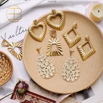 2020 New Matte Gold Color Geometric Oval Flower Hollow Big Heart Drop Earrings For Women
2020 New Matte Gold Color Geometric Oval Flower Hollow Big Heart Drop Earrings For Women
