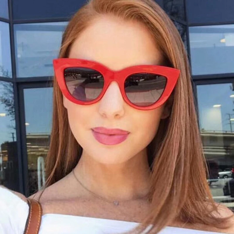 Sexy Ladies Sun Glasses Female Retro Cat Eye Frame Brand Designer Sunglasses Women White Gray Black Lens Mirror
Sexy Ladies Sun Glasses Female Retro Cat Eye Frame Brand Designer Sunglasses Women White Gray Black Lens Mirror