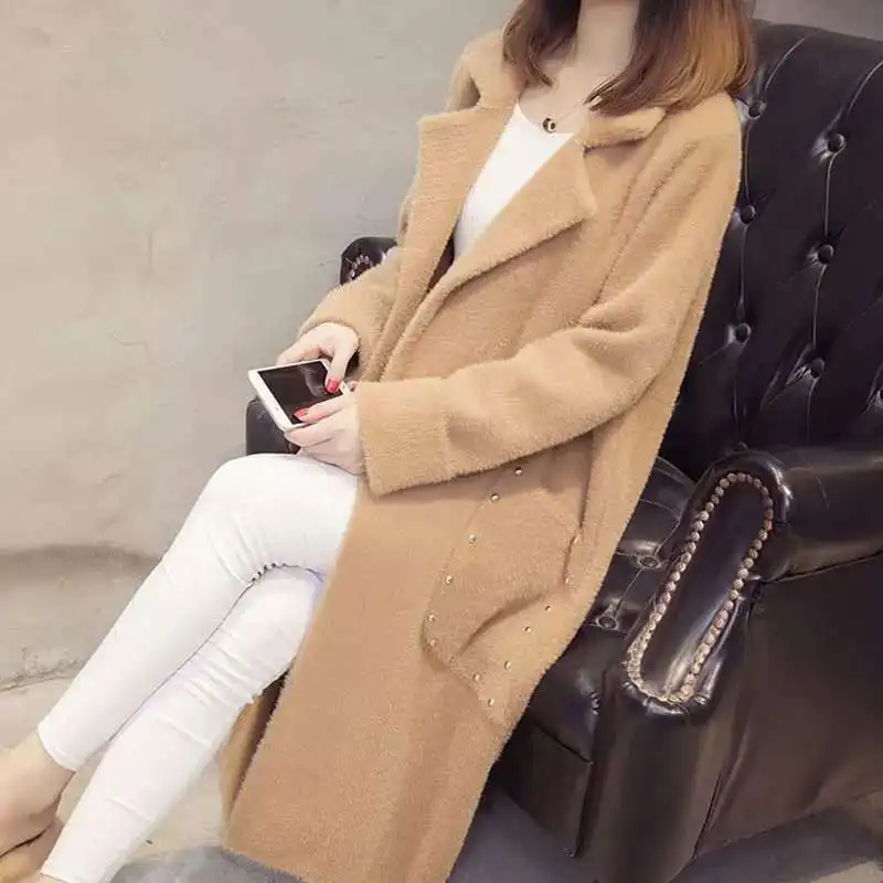 2019 Women solid mink fur coat turn-down collar winter warm female casual jacket long style full sleeve pockets button knitted
2019 Women solid mink fur coat turn-down collar winter warm female casual jacket long style full sleeve pockets button knitted