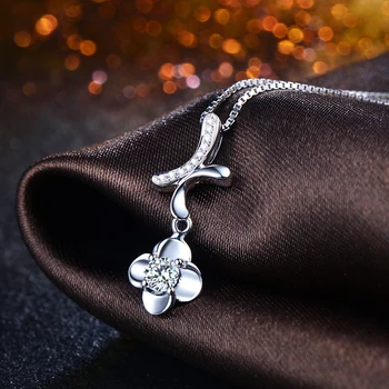 0.05ct/center stone+0.10ct/side stone Handmade 18K Gold Natural Diamond Pendant Necklace for Women Wedding - Free DHL Shipping 
0.05ct/center stone+0.10ct/side stone Handmade 18K Gold Natural Diamond Pendant Necklace for Women Wedding - Free DHL Shipping