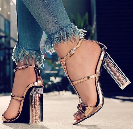 Golden Sandals Crystal Leopard Open Toed High Heels Sexy Women Transparent Cover Heel Buckle Strap Sandals Pumps 11CM
Golden Sandals Crystal Leopard Open Toed High Heels Sexy Women Transparent Cover Heel Buckle Strap Sandals Pumps 11CM