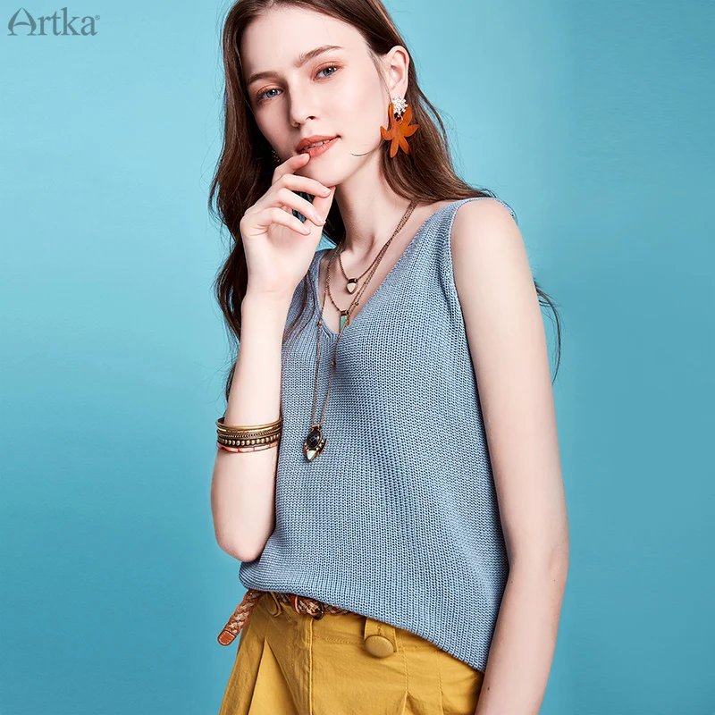 ARTKA 2020 Spring Summer New Women Tank Top Base Inside Wear Top Women Fashion Solid Color Knitting V-Neck Crop Tops YB20001C
ARTKA 2020 Spring Summer New Women Tank Top Base Inside Wear Top Women Fashion Solid Color Knitting V-Neck Crop Tops YB20001C