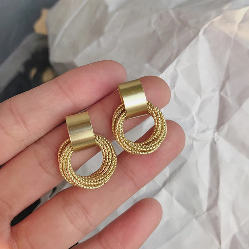 2019 Simple New Gold Metal Multi-layer Circle C Geometric Round Small Stud Earrings Simple Fashion Jewelry Trend
2019 Simple New Gold Metal Multi-layer Circle C Geometric Round Small Stud Earrings Simple Fashion Jewelry Trend