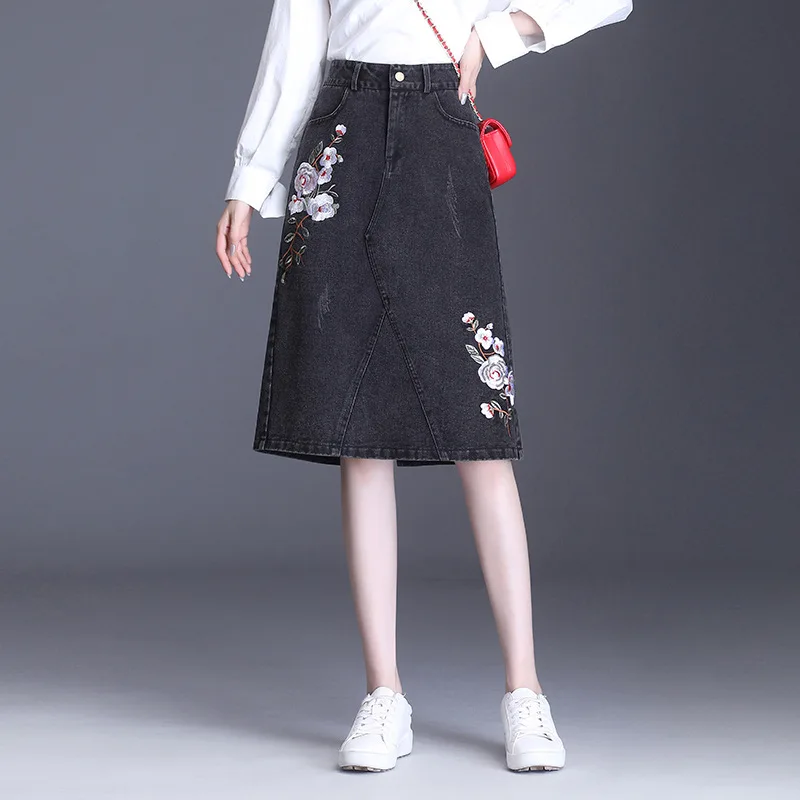 Фото Женские джинсовые юбки миди с вышивкой осень 2020 новый корейский стиль высокая