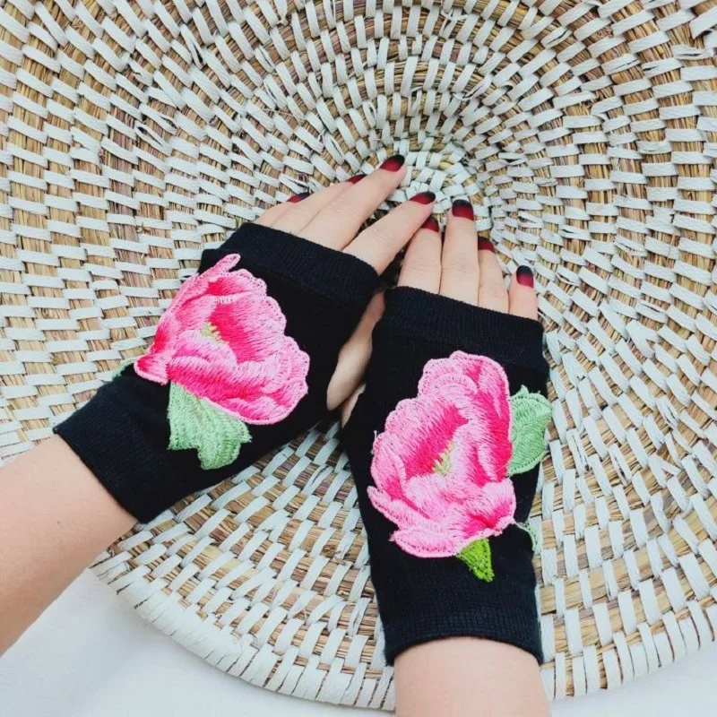 Fashion Women's Autumn Handmade Embroidery Gloves Embroidered Flowers Mid Long Half Finger Warm Cotton Winter Gloves
Fashion Women's Autumn Handmade Embroidery Gloves Embroidered Flowers Mid Long Half Finger Warm Cotton Winter Gloves
