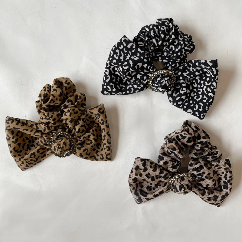 Korean version of hair accessories female leopard print Czech diamond bow hair rope ponytail hair folds pig intestine hair ring
Korean version of hair accessories female leopard print Czech diamond bow hair rope ponytail hair folds pig intestine hair ring
