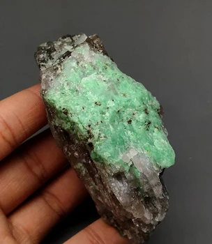 189g Natural gem-grade green emerald mineral crystal specimens stones and crystals quartz crystals from china
189g Natural gem-grade green emerald mineral crystal specimens stones and crystals quartz crystals from china