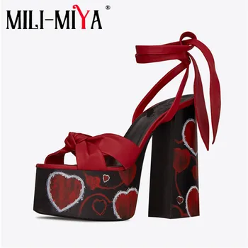 MILI-MIYA 2020 New Luxury Brand Ladies Summer Chunky Heels Platform Sandals Party Runway Show Women High Heels Party Shoes 
MILI-MIYA 2020 New Luxury Brand Ladies Summer Chunky Heels Platform Sandals Party Runway Show Women High Heels Party Shoes