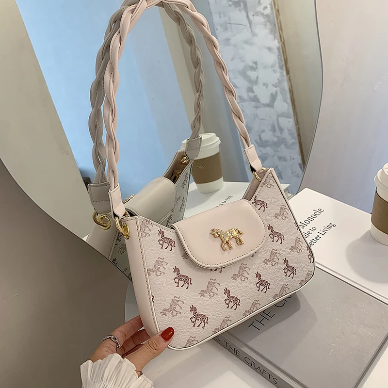 Niche Design High-quality Texture Small Bag Women's 2020 Trendy Shoulder Bag Fashion Trend Underarm Bag Simple and Practical Bag
Niche Design High-quality Texture Small Bag Women's 2020 Trendy Shoulder Bag Fashion Trend Underarm Bag Simple and Practical Bag