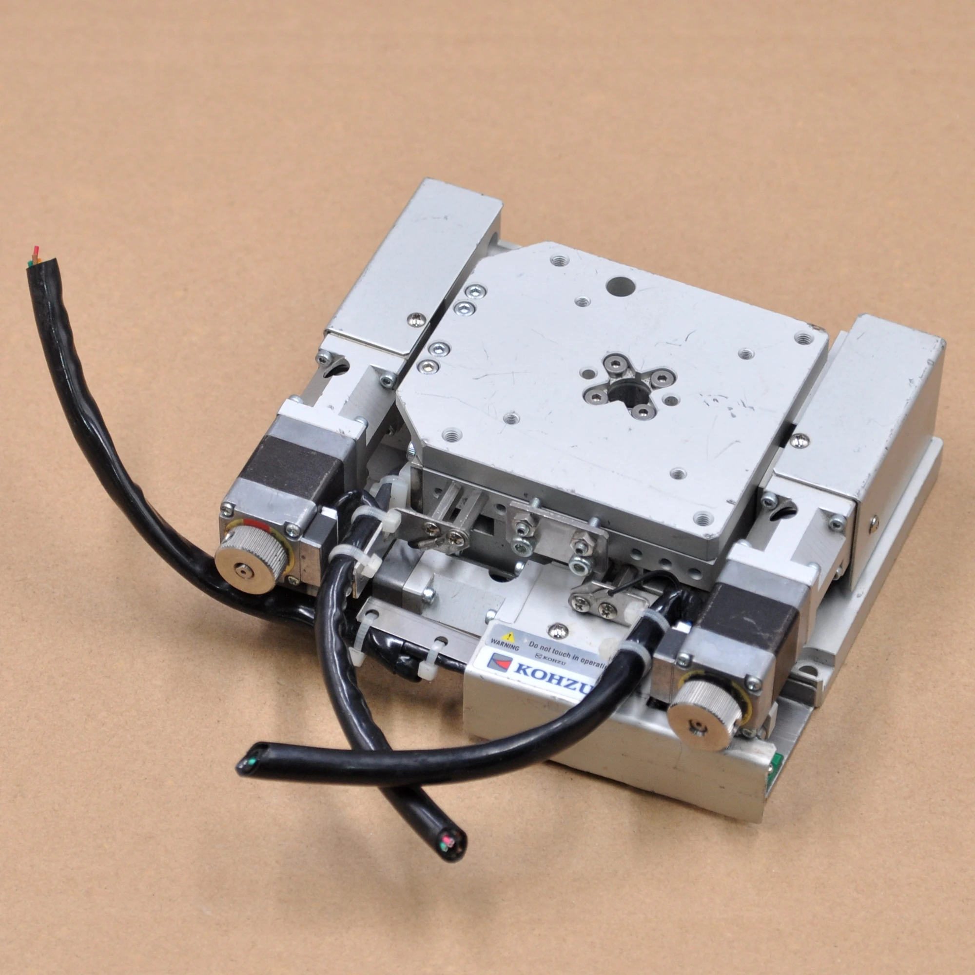 KOHZU YRA-070 XYR axis three-dimensional 70 * 82mm optical electric high precision displacement fine-tuning slide aluminum
KOHZU YRA-070 XYR axis three-dimensional 70 * 82mm optical electric high precision displacement fine-tuning slide aluminum
