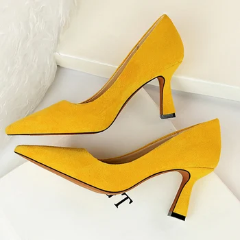 2020 Women Yellow 7.5cm High Heels Plus Size 43 Low Heels Wedding Prom Pumps Lady Stripper Escarpins Office Valentine Red Shoes 
2020 Women Yellow 7.5cm High Heels Plus Size 43 Low Heels Wedding Prom Pumps Lady Stripper Escarpins Office Valentine Red Shoes