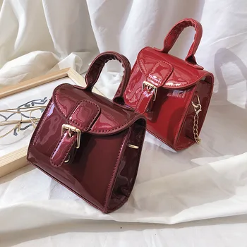 MINI PU Leather 2020 Chain Design Luxury Hand Bag Chain Single Shoulder Designer Bag Solid Color PU Leather Crossbody Bags Women
MINI PU Leather 2020 Chain Design Luxury Hand Bag Chain Single Shoulder Designer Bag Solid Color PU Leather Crossbody Bags Women