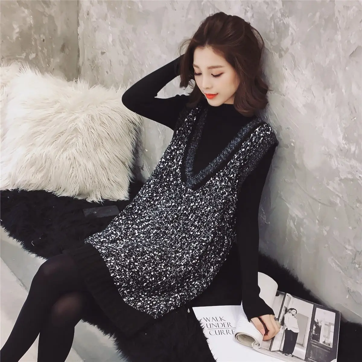 Spring Autumn Women Knitted Two-piece Set Fashion V-neck Loose Vest Knitted Bright Silk Vest Dress High-neck Bottom Sweater
Spring Autumn Women Knitted Two-piece Set Fashion V-neck Loose Vest Knitted Bright Silk Vest Dress High-neck Bottom Sweater