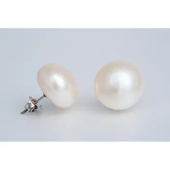 Stud earrings, Pearl freshwater cultured, mounted in sterling silver 
Stud earrings, Pearl freshwater cultured, mounted in sterling silver