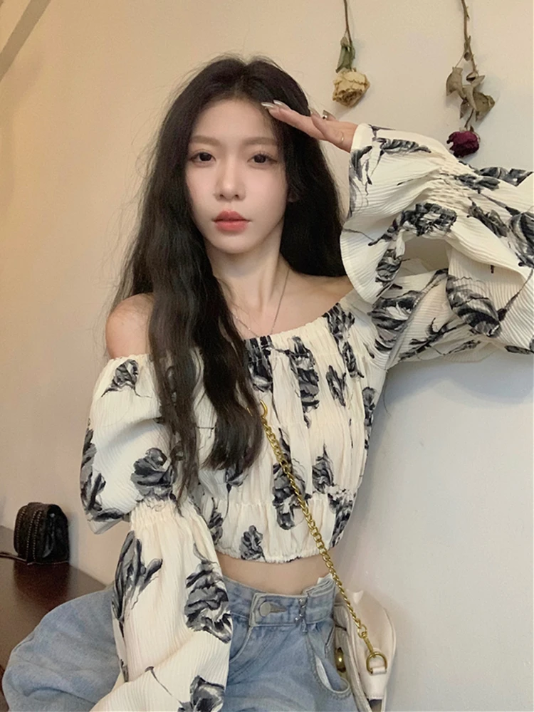2024 New Summer Women's Chiffon Slash Neck Long Sleeves Top Rose Fold Print Short Top Casual Thin Breathable Top Y2k sun shirt
2024 New Summer Women's Chiffon Slash Neck Long Sleeves Top Rose Fold Print Short Top Casual Thin Breathable Top Y2k sun shirt