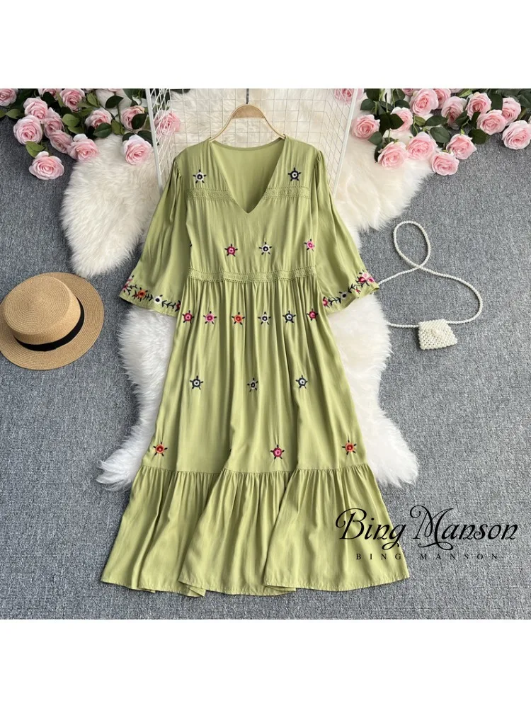 

2023 French Skirt Women's Sen Style Gentle Style White Dress Spring/Summer New Embroidery Large Swing Pleated V-neck Long Skirt