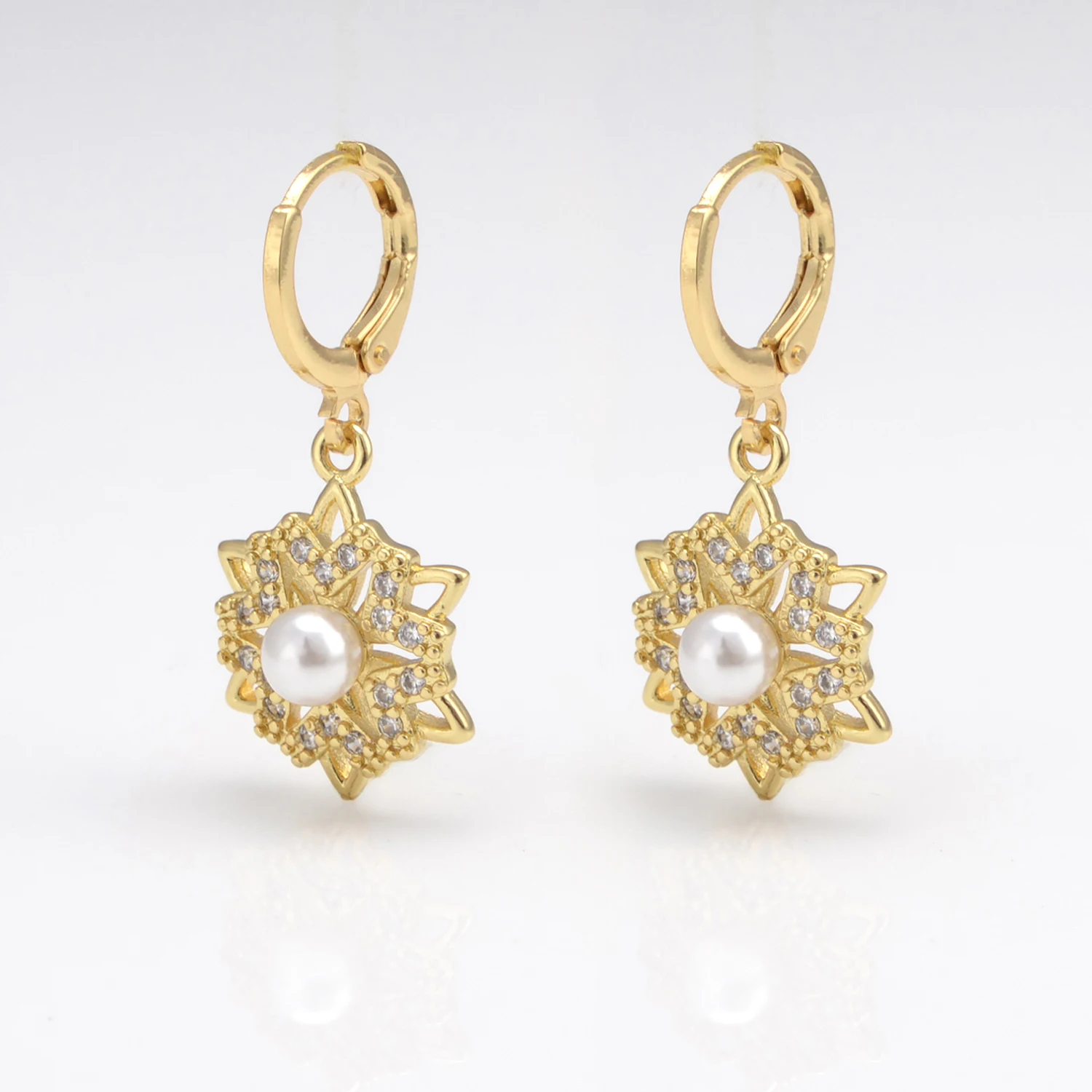 

Inlay Pearl Women's Hoop Earrings Hollow Design Jewelry Fashion Y2k Accessories Korean Style Wedding Shiny Jewelery 3 Pairs