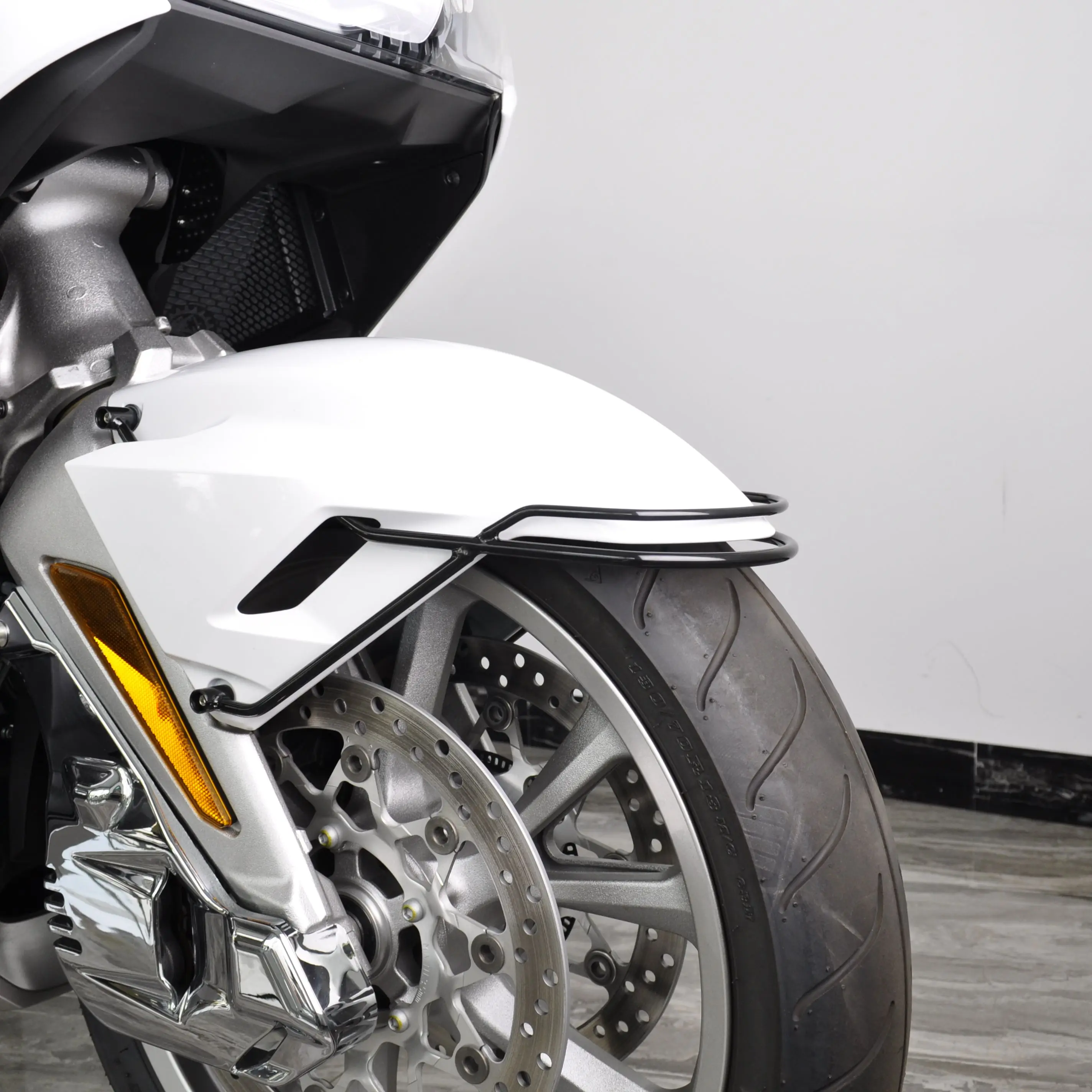 Motorcycles Front Fender Bumper Case Protection Bar Protective Frame For Honda Gold Wing GL1800 F6B 2018-2023 Bright Black
Motorcycles Front Fender Bumper Case Protection Bar Protective Frame For Honda Gold Wing GL1800 F6B 2018-2023 Bright Black