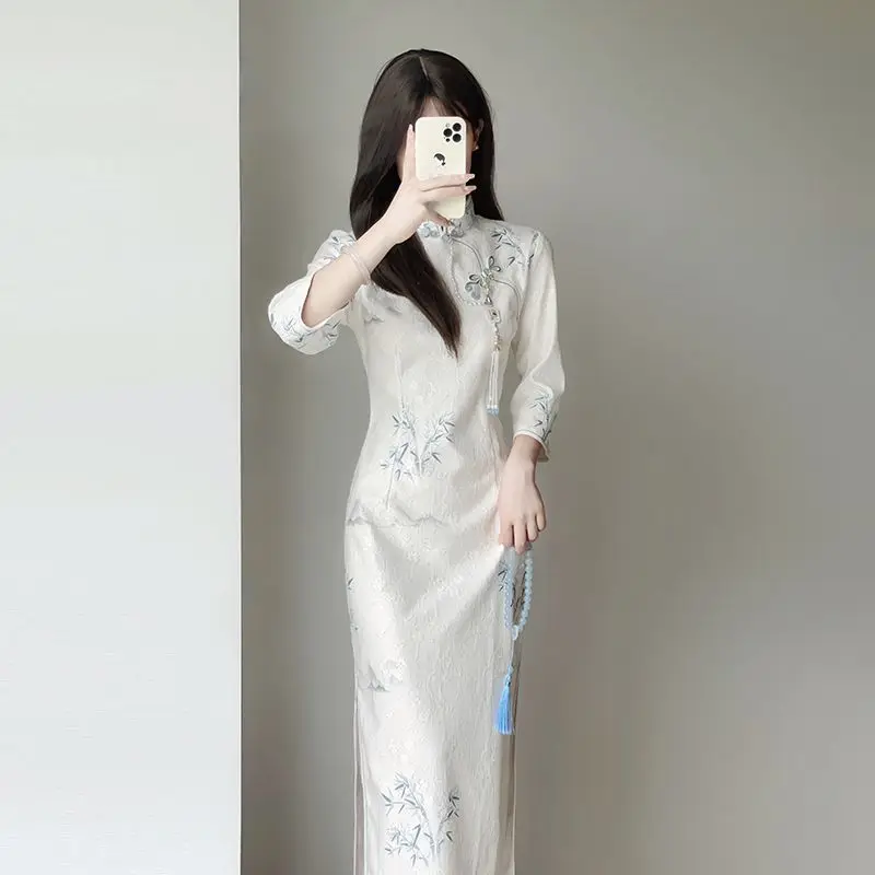 Chinese Vintage Qipao Dress Traditional Elegant Long Cheongsam Autumn Winter Long Sleeves Performance Show Costume Plus Size
Chinese Vintage Qipao Dress Traditional Elegant Long Cheongsam Autumn Winter Long Sleeves Performance Show Costume Plus Size