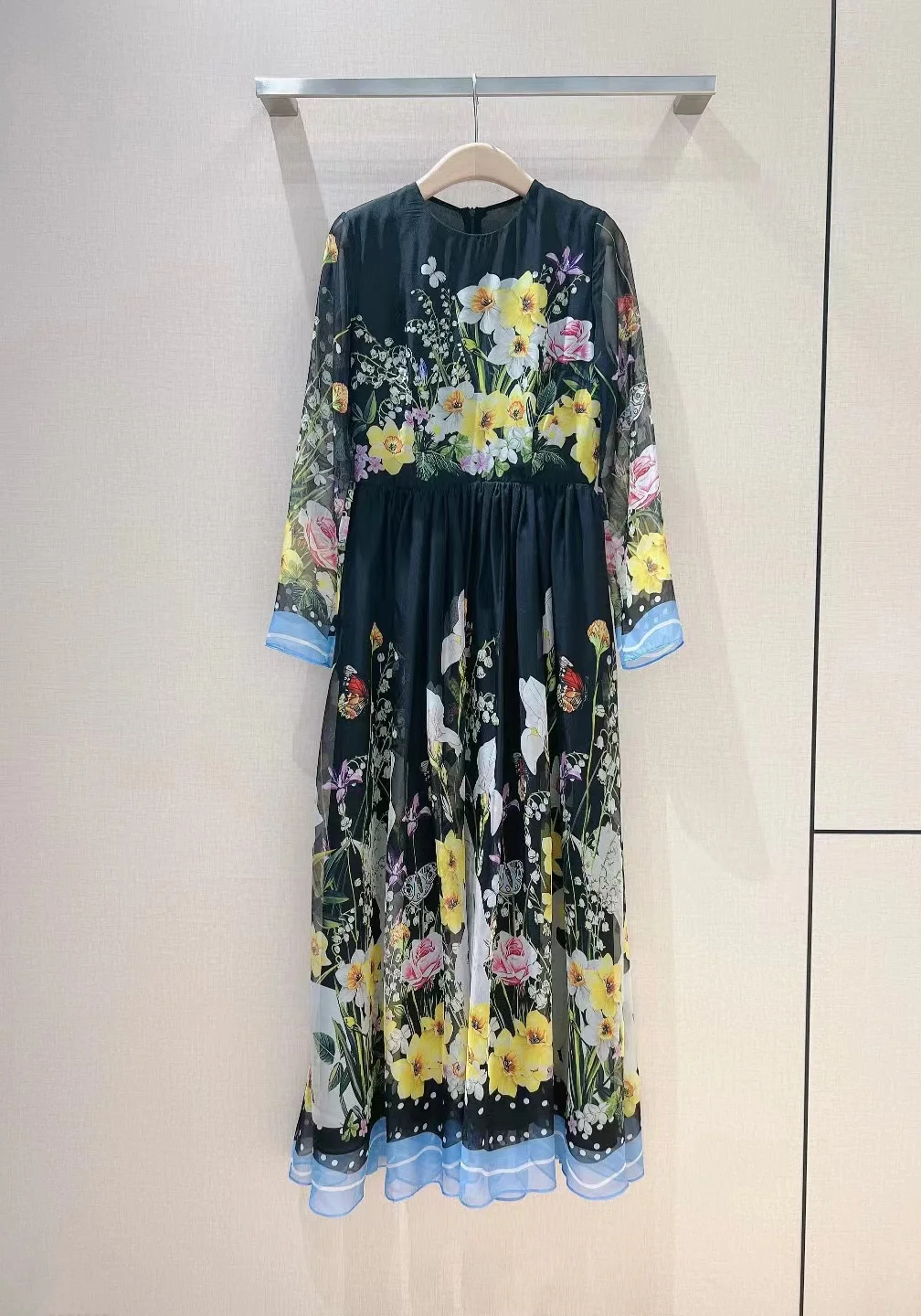 Fyion High Quality 2023 Summer Women Fashion Runway Top Holiday Long Floral Print Dress Ladies Slim Hot Sale Dresses
Fyion High Quality 2023 Summer Women Fashion Runway Top Holiday Long Floral Print Dress Ladies Slim Hot Sale Dresses