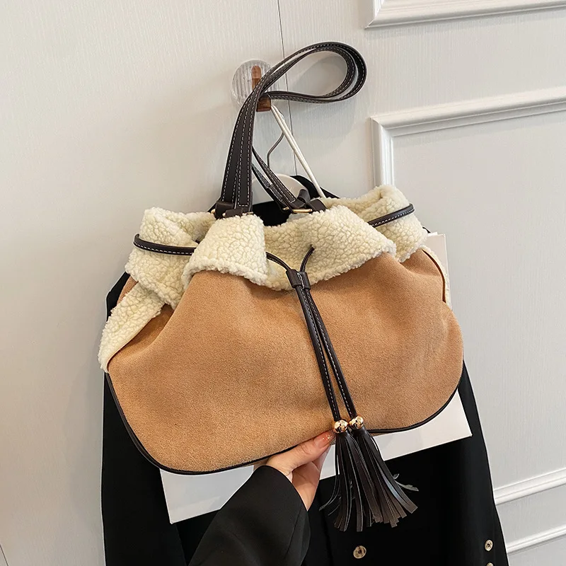 

Autumn Winter Lamb Hair Women's Bag New Fashion Retro Tassel Large Capacity One Shoulder Bucket Bags Casual Versatile Handbag